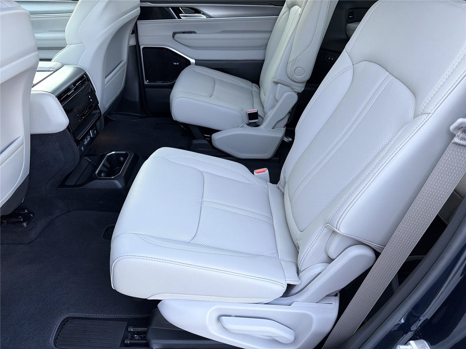 New 2026 Jeep Grand Wagoneer L Limited AWD/4WD image 20