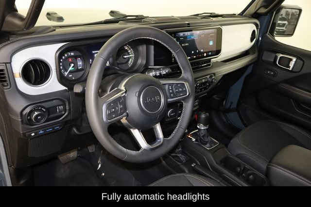 Used 2025 Jeep Wrangler Unlimited Sahara w/ Safety Group AWD/4WD image 25