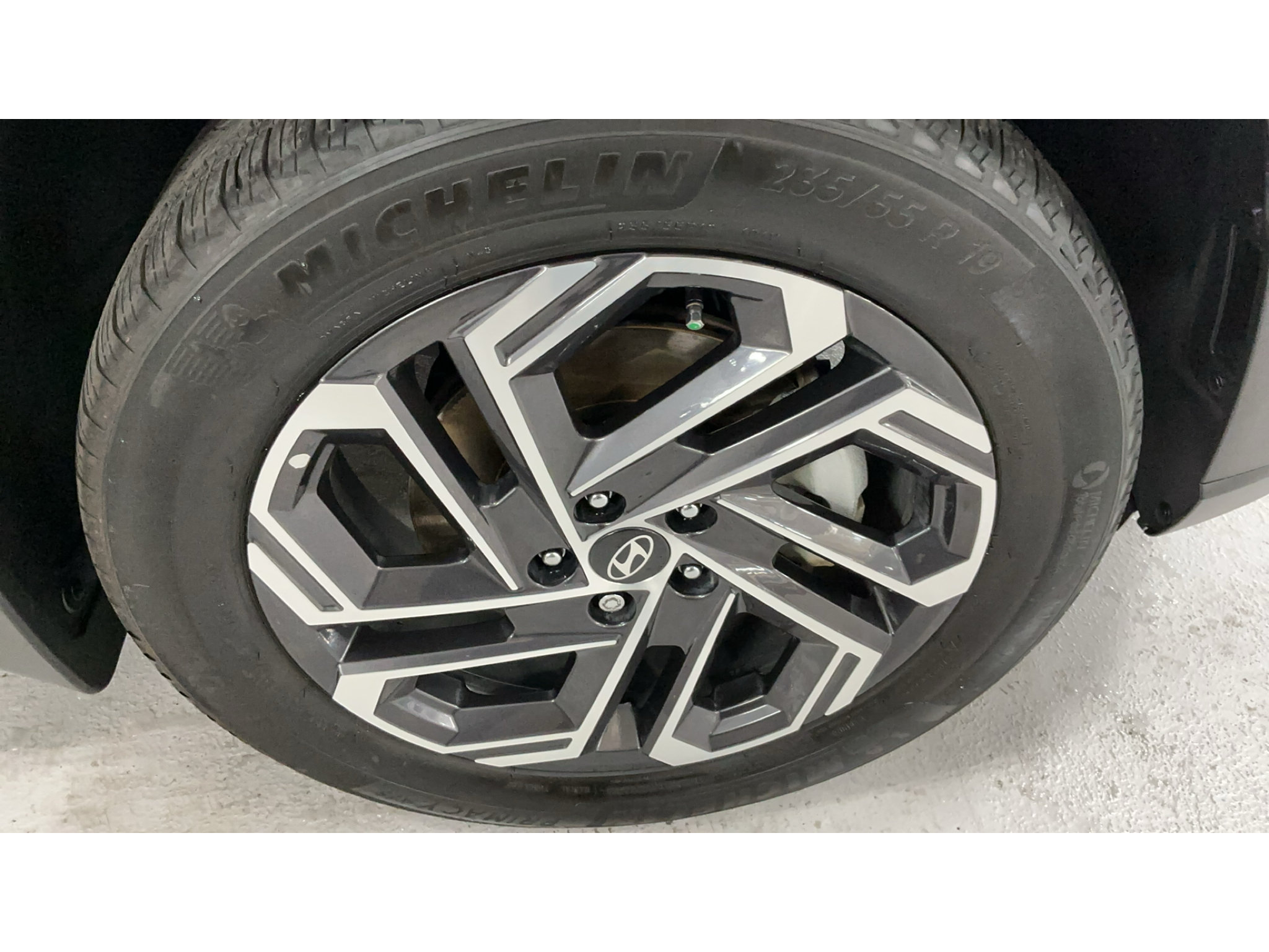 Certified 2025 Hyundai Tucson Limited AWD/4WD image 21