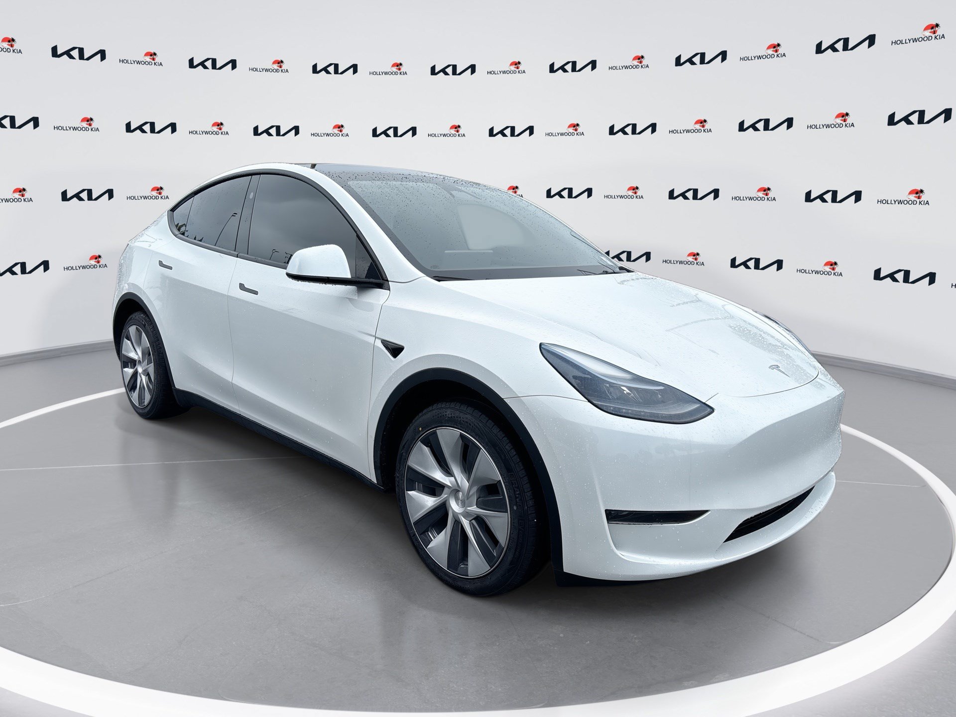 Used 2024 Tesla Model Y Long Range RWD video 1