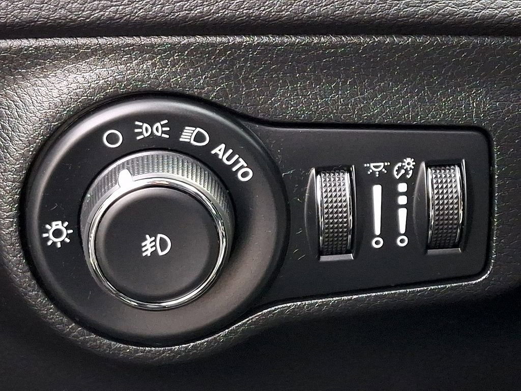 Used 2019 Jeep Compass Latitude w/ Cold Weather Group image 25