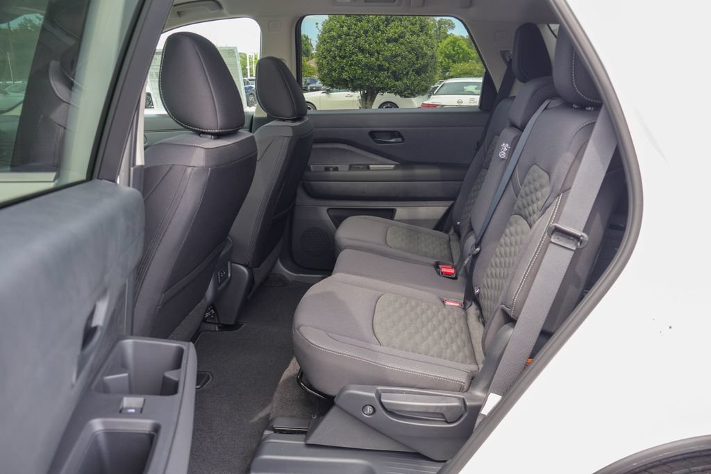 New 2026 Nissan Pathfinder SV w/ SV Premium Package FWD image 8