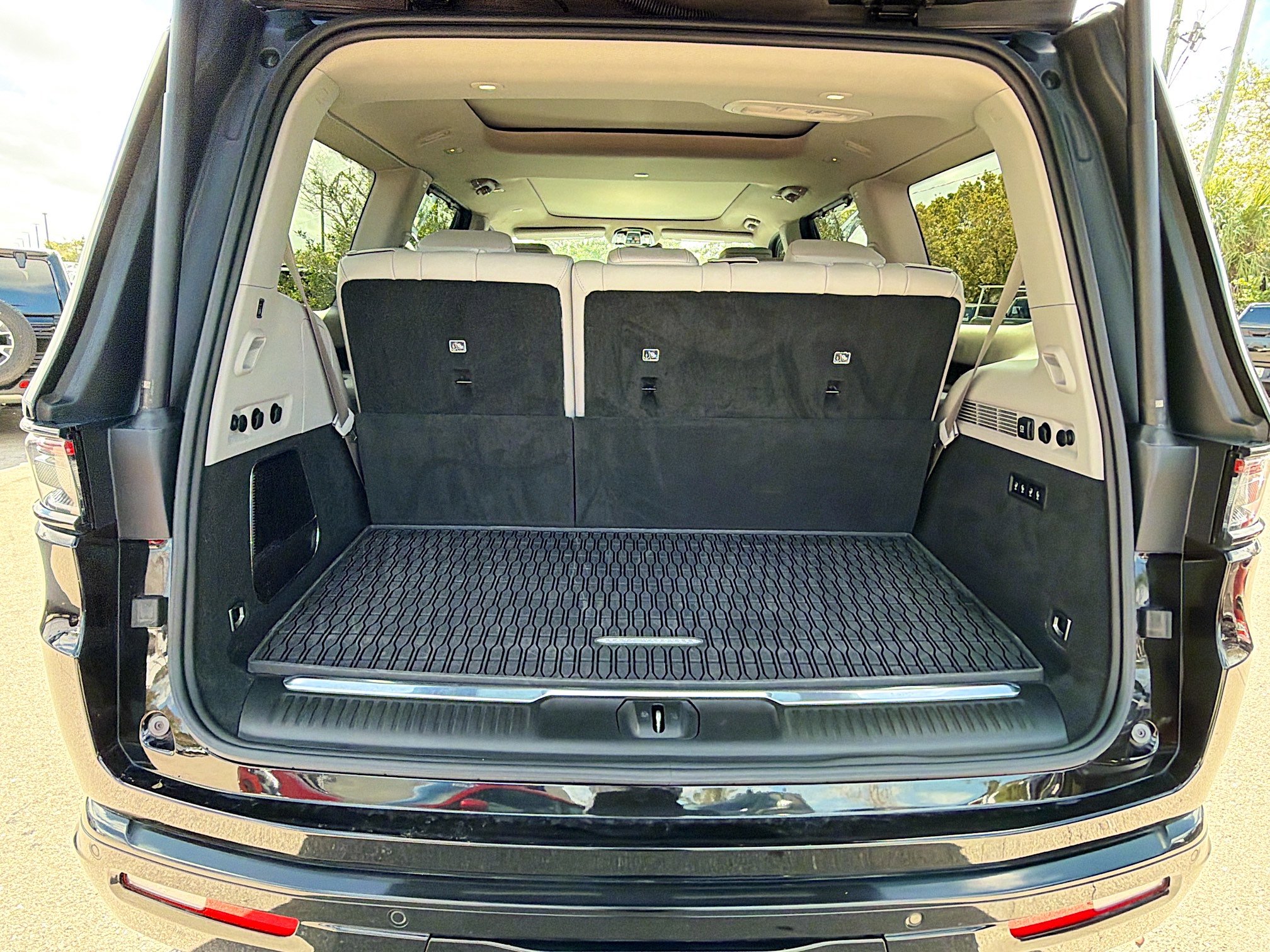 Used 2022 Jeep Grand Wagoneer Series I w/ Flexible Seating Group image 11