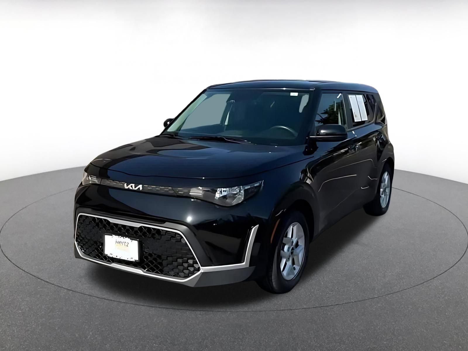 Used 2025 Kia Soul LX w/ LX Technology Package FWD image 4