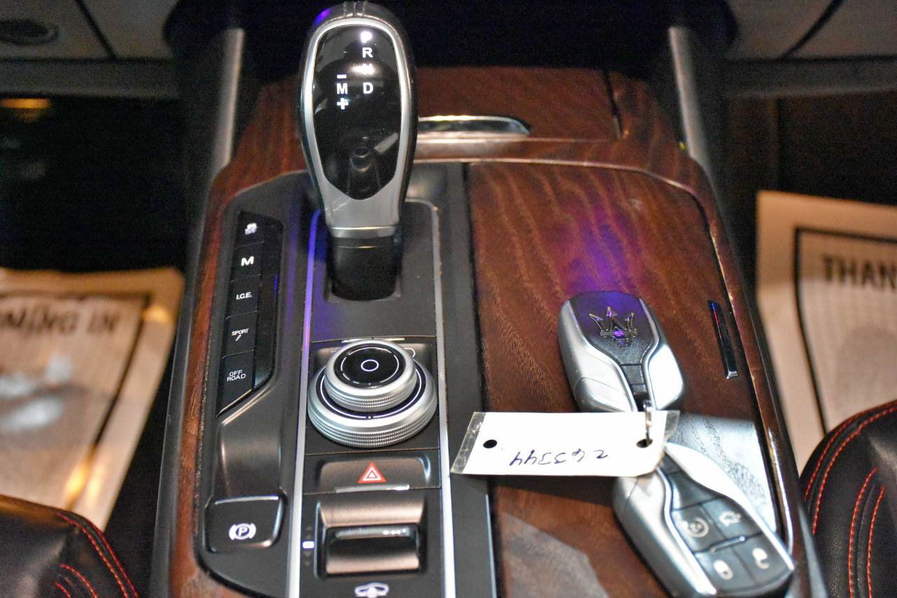 Used 2017 Maserati Levante w/ Luxury Package AWD/4WD image 17