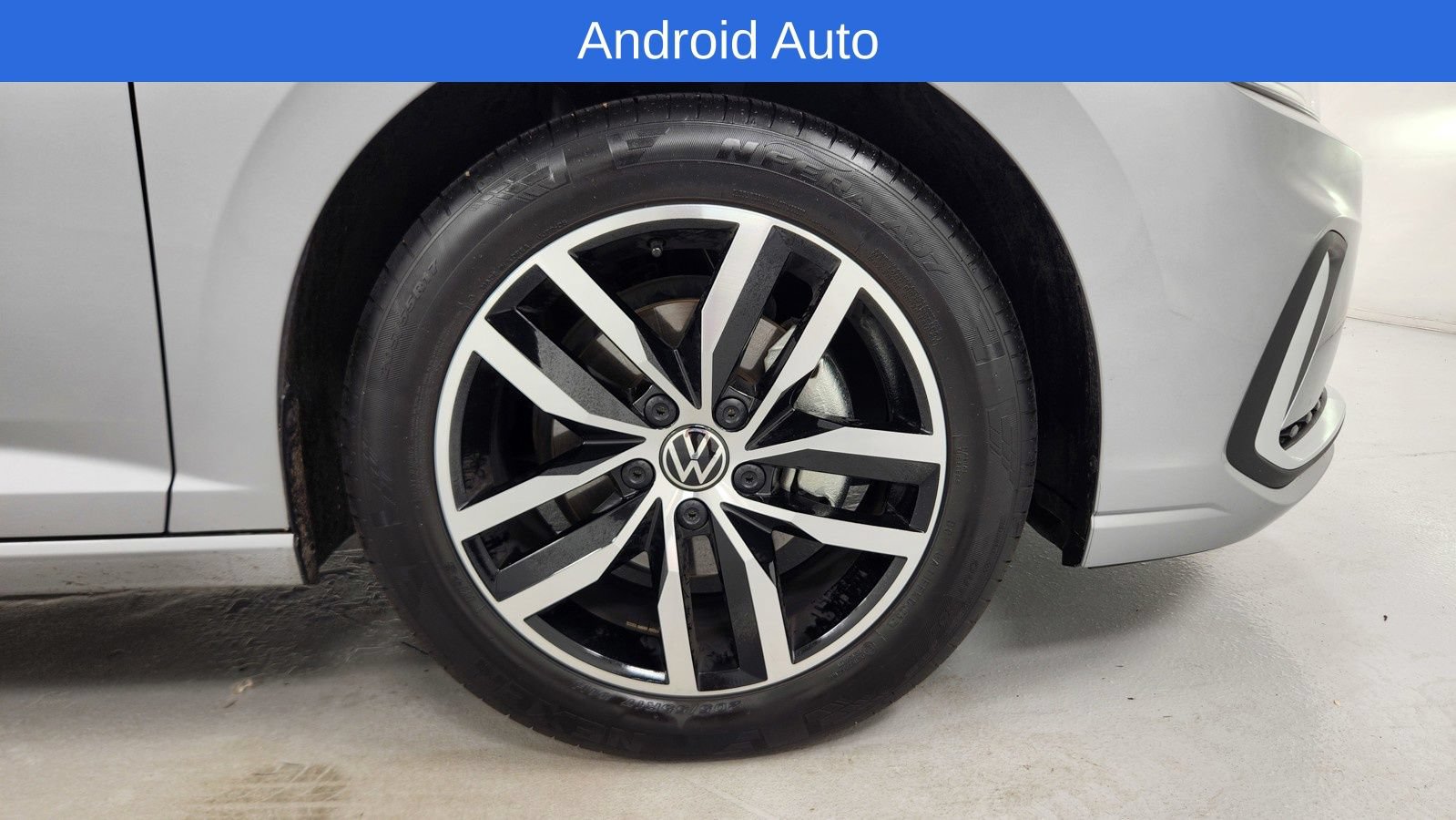 Used 2025 Volkswagen Jetta SE FWD image 9