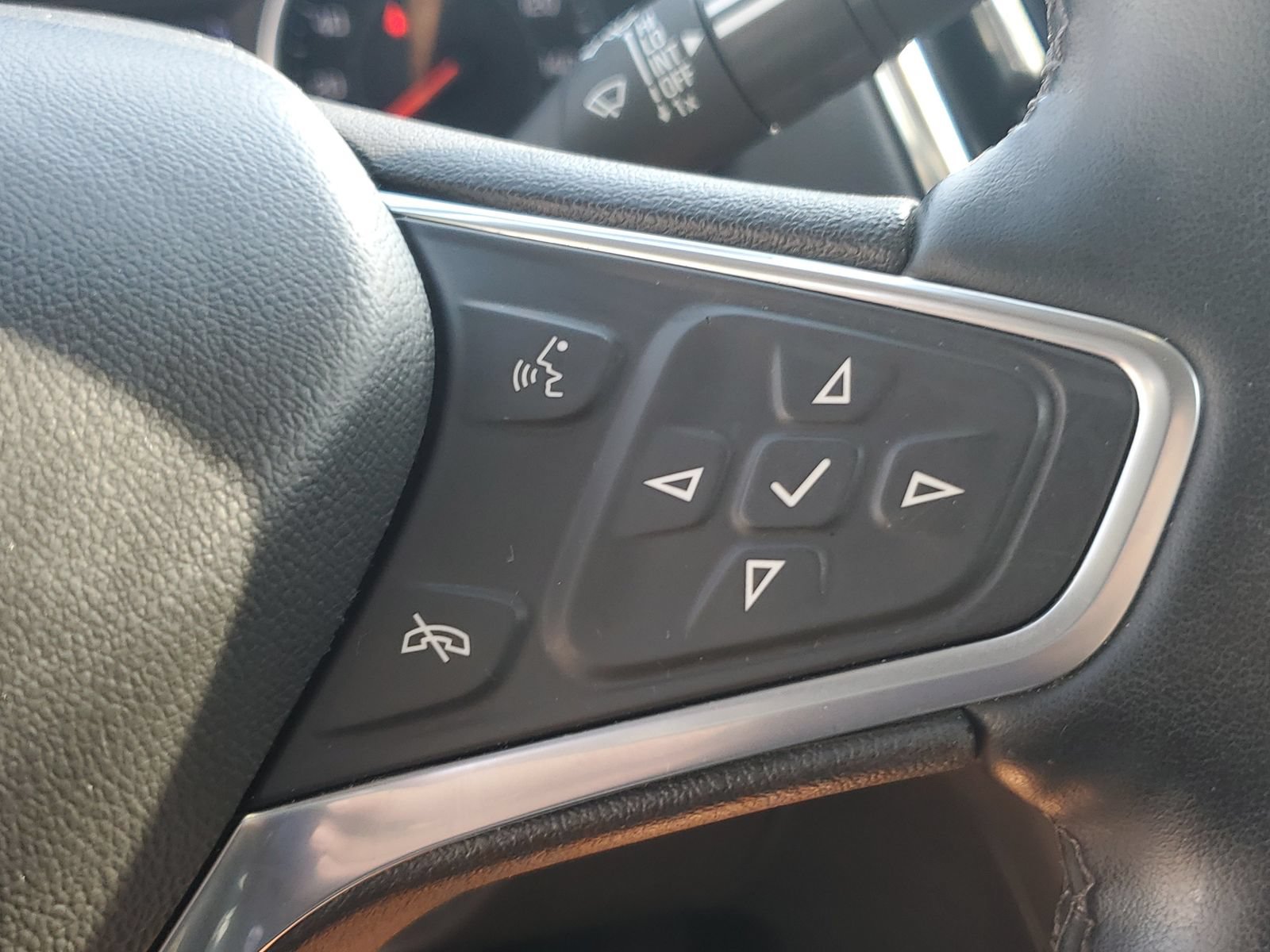 Used 2023 Chevrolet Equinox LT AWD/4WD image 25