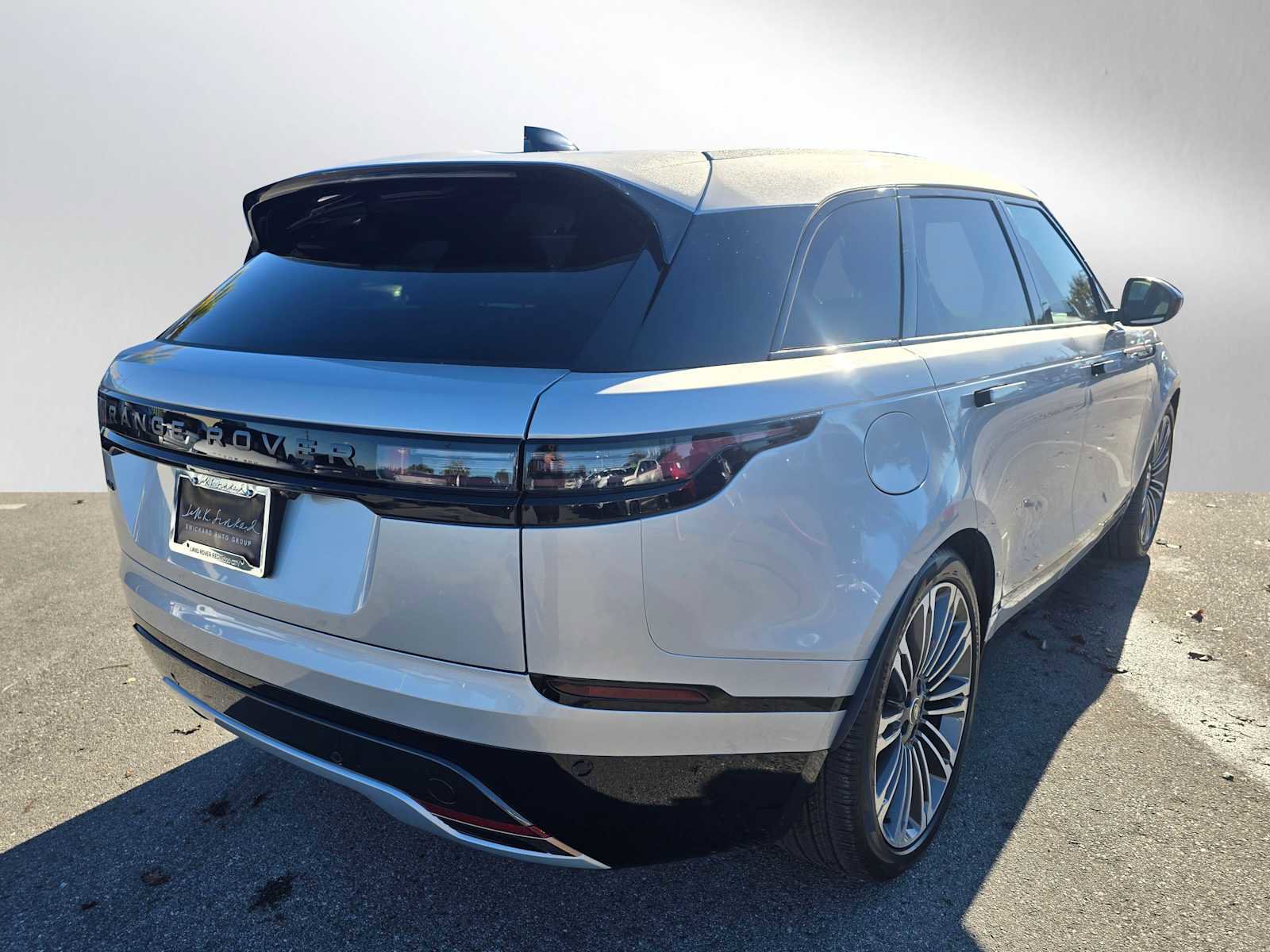 Used 2025 Land Rover Range Rover Velar Dynamic SE image 5