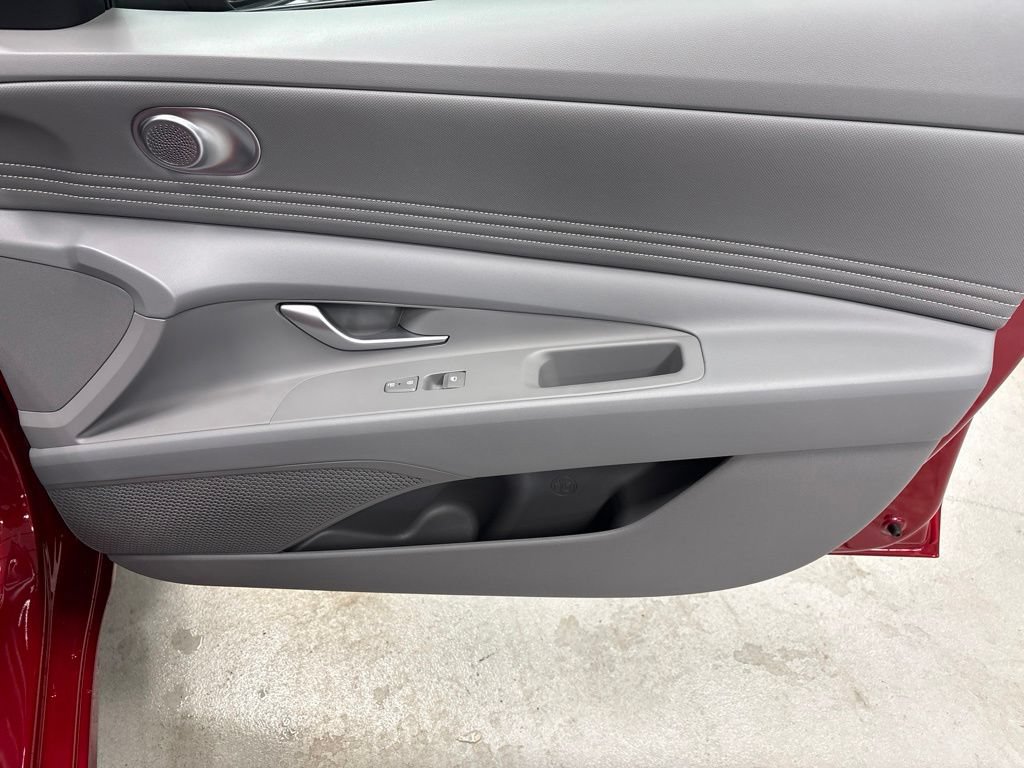 Used 2025 Hyundai Elantra Sport FWD image 8