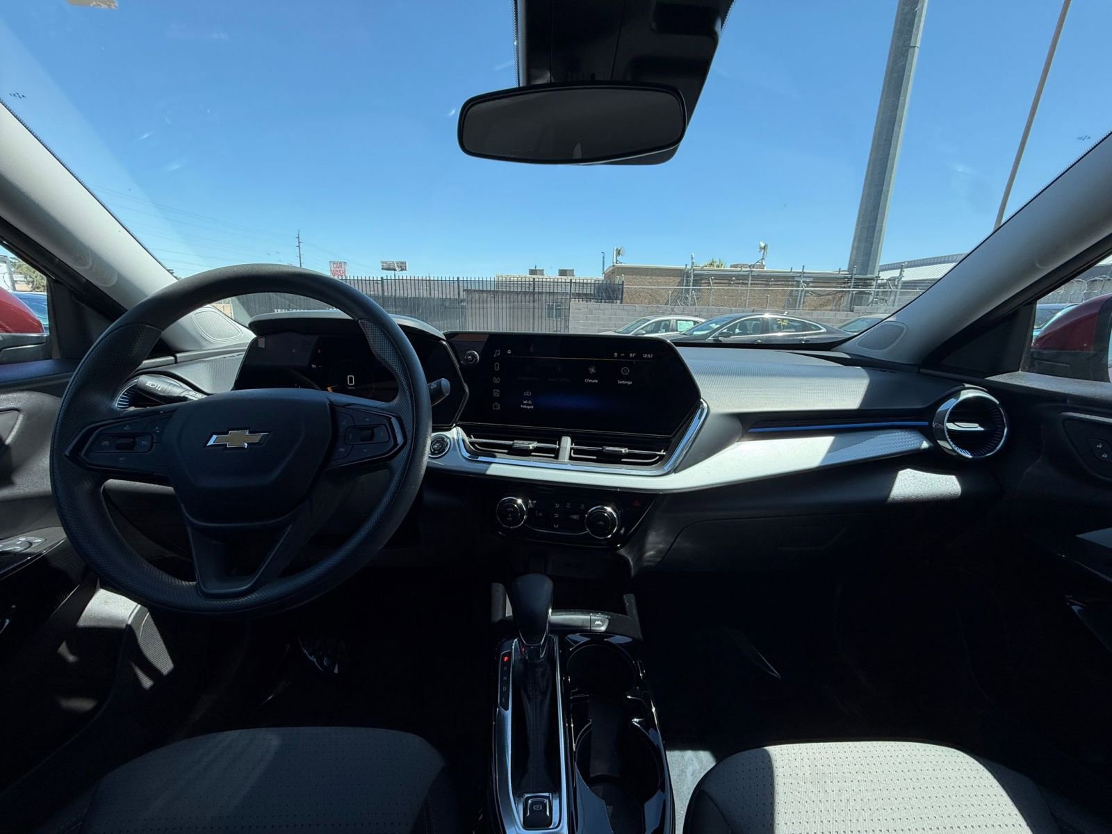 Used 2025 Chevrolet Trax LT FWD image 32