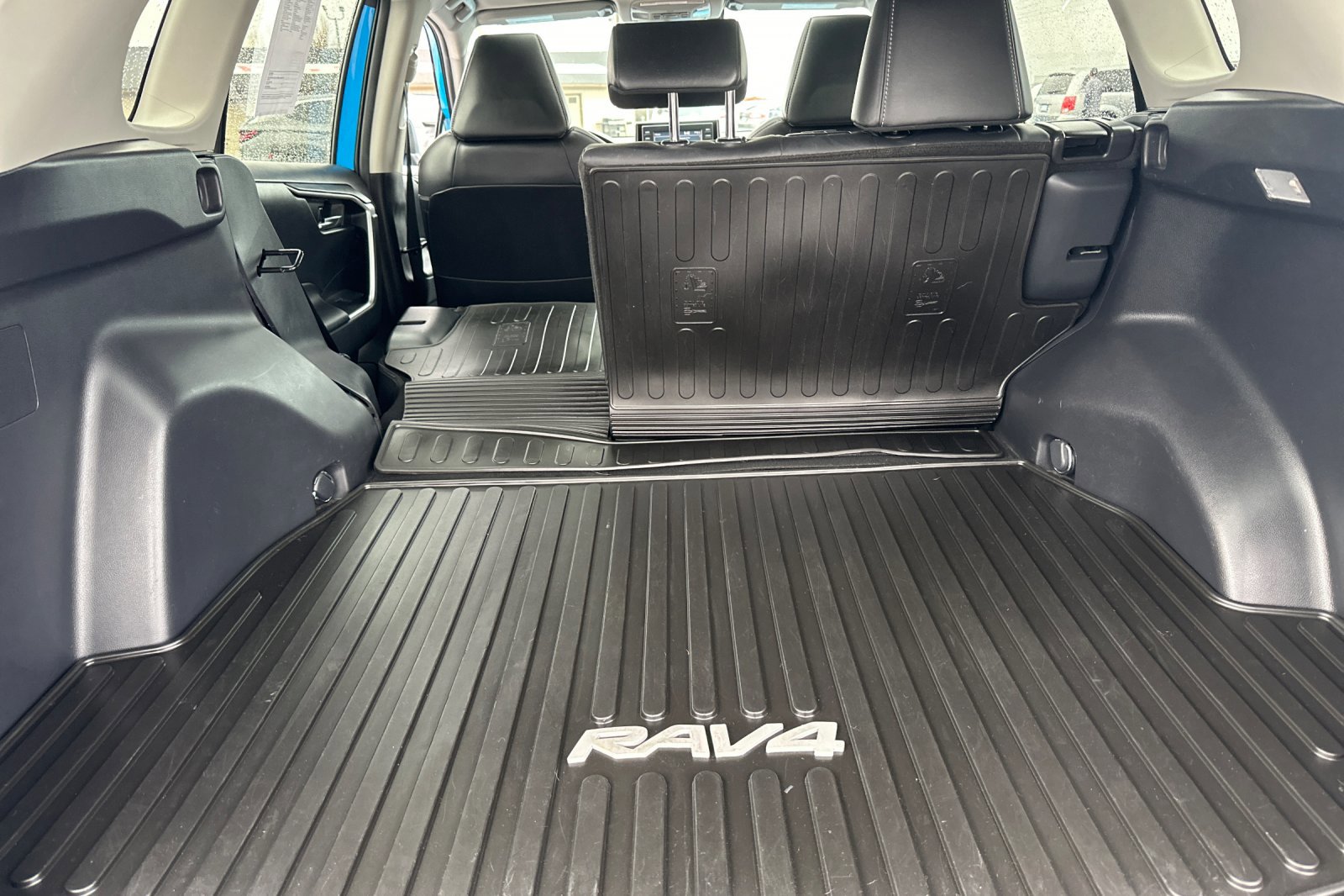 Used 2019 Toyota RAV4 XLE Premium AWD/4WD image 16