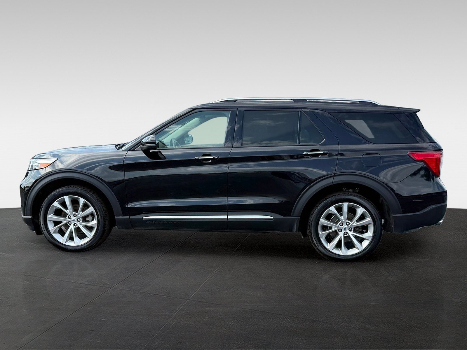 Used 2022 Ford Explorer Platinum w/ Equipment Group 601A AWD/4WD image 8