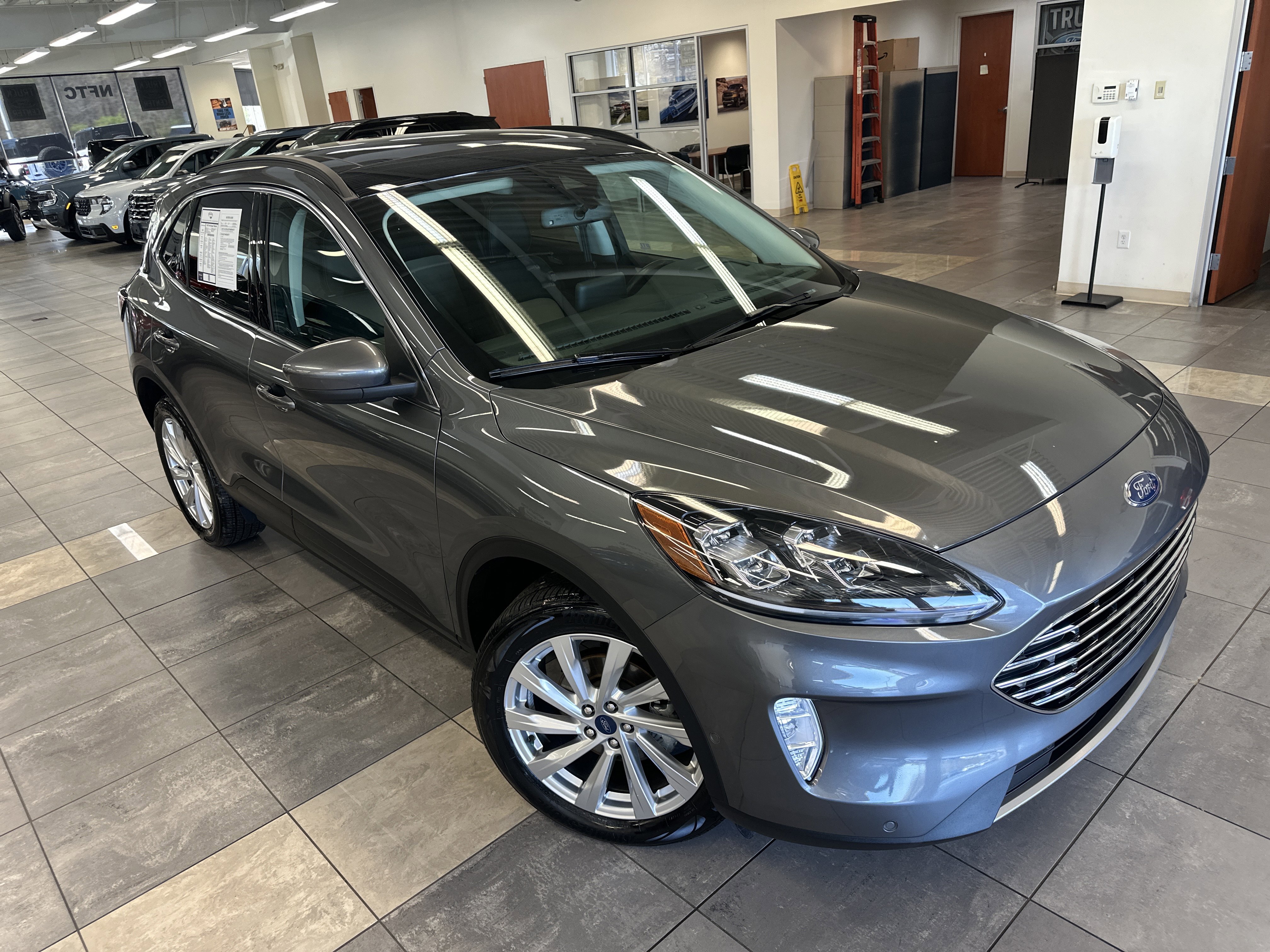 Used 2022 Ford Escape Titanium w/ Titanium Elite Package image 11