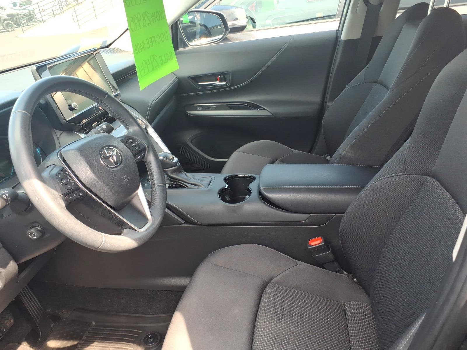 Used 2023 Toyota Venza LE AWD/4WD image 7