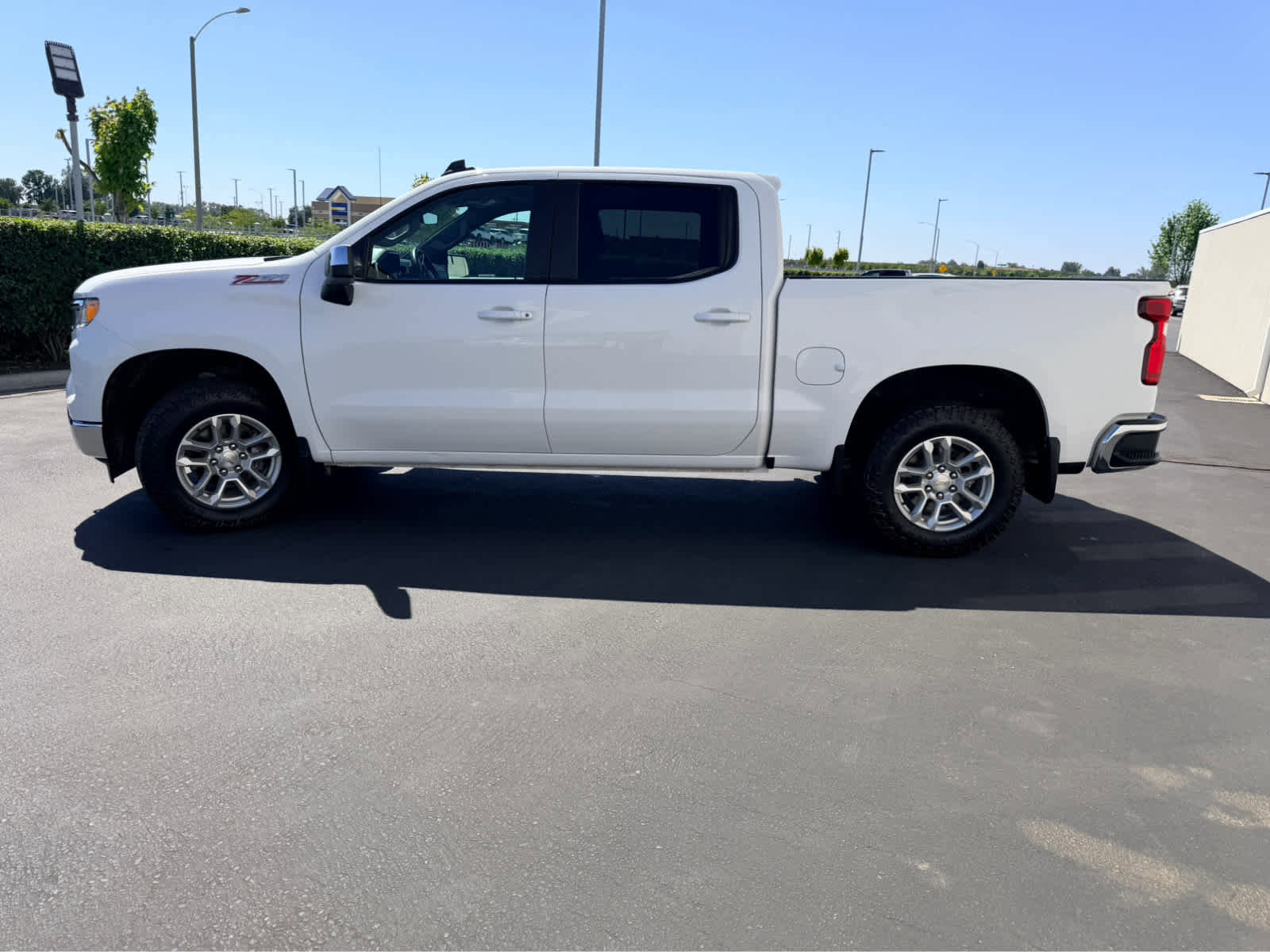 Used 2023 Chevrolet Silverado 1500 LT image 3
