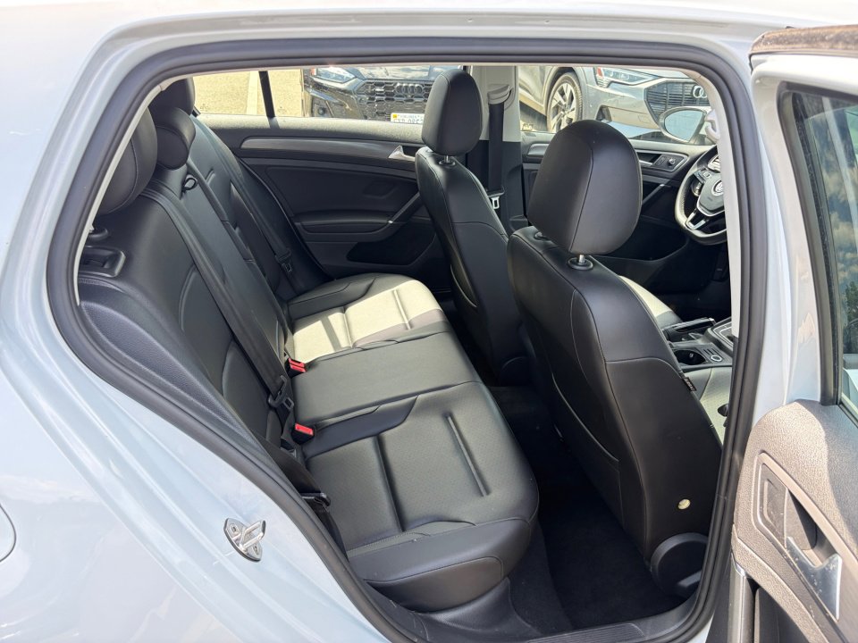 Used 2021 Volkswagen Golf 4-Door FWD image 27