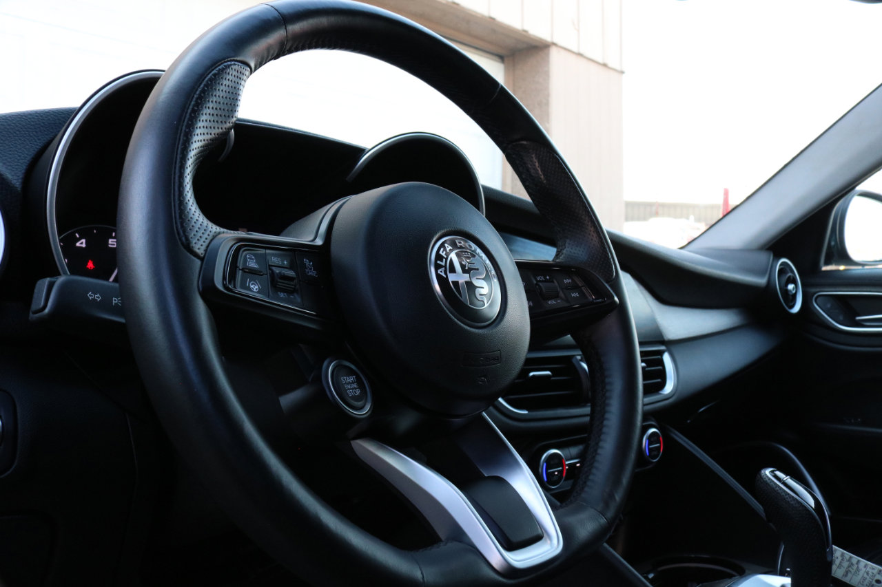 Used 2021 Alfa Romeo Giulia Ti w/ Nero Edizione image 25