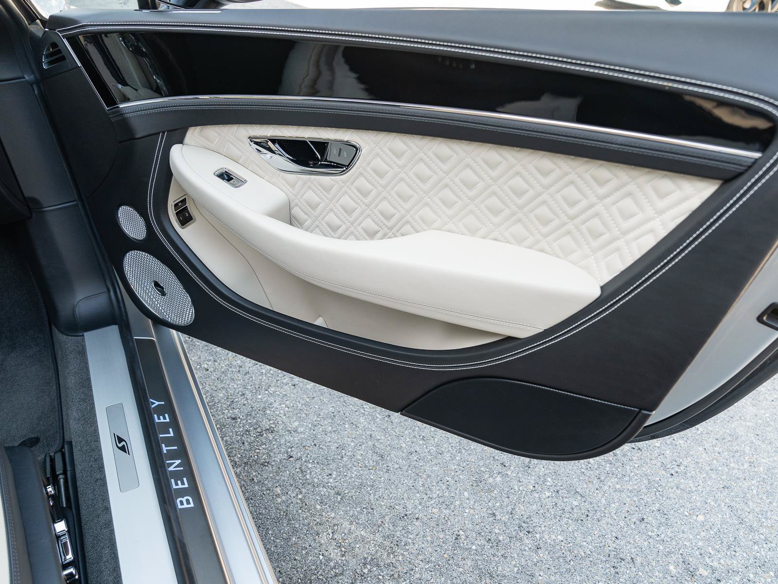 Used 2023 Bentley Continental GT Mulliner AWD/4WD image 27