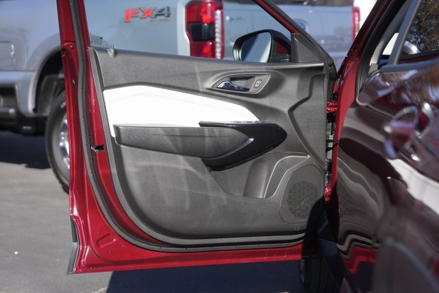 Used 2025 Chevrolet Trax LT w/ Driver Confidence Package image 30