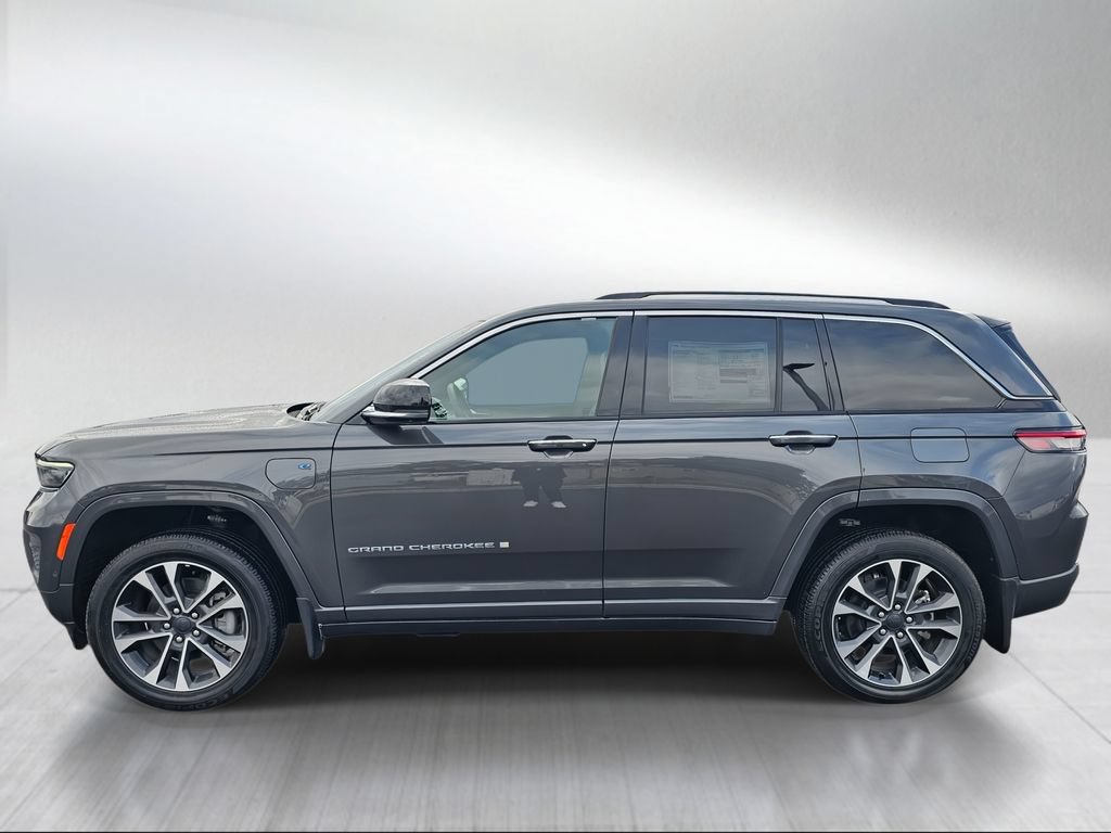New 2023 Jeep Grand Cherokee Overland w/ Advanced Protech Group III AWD/4WD image 3