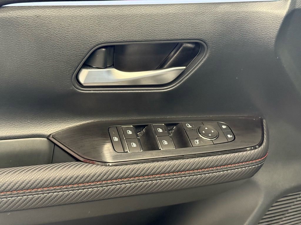 Used 2025 Nissan Kicks SR FWD image 23