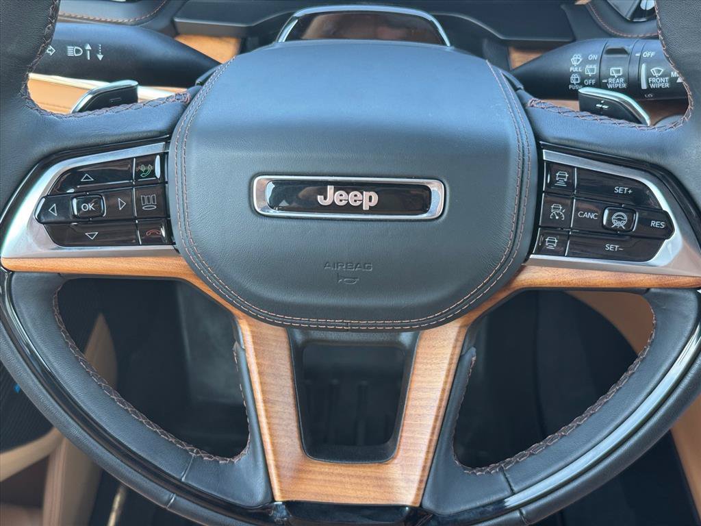 Used 2025 Jeep Grand Cherokee Summit AWD/4WD image 14