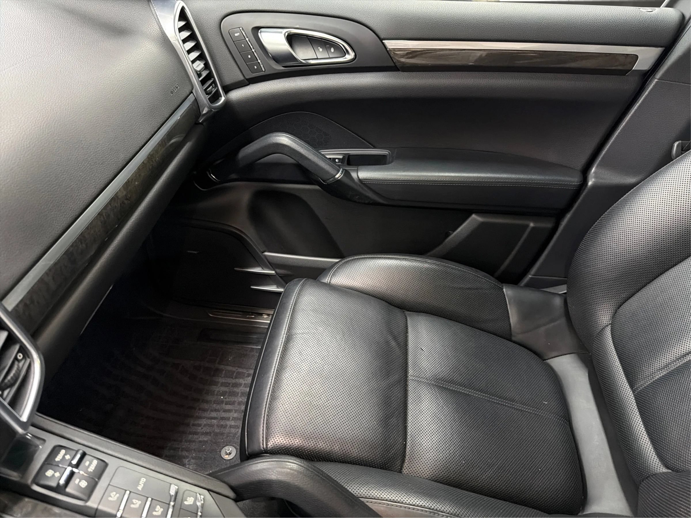 Used 2016 Porsche Cayenne S AWD/4WD image 39