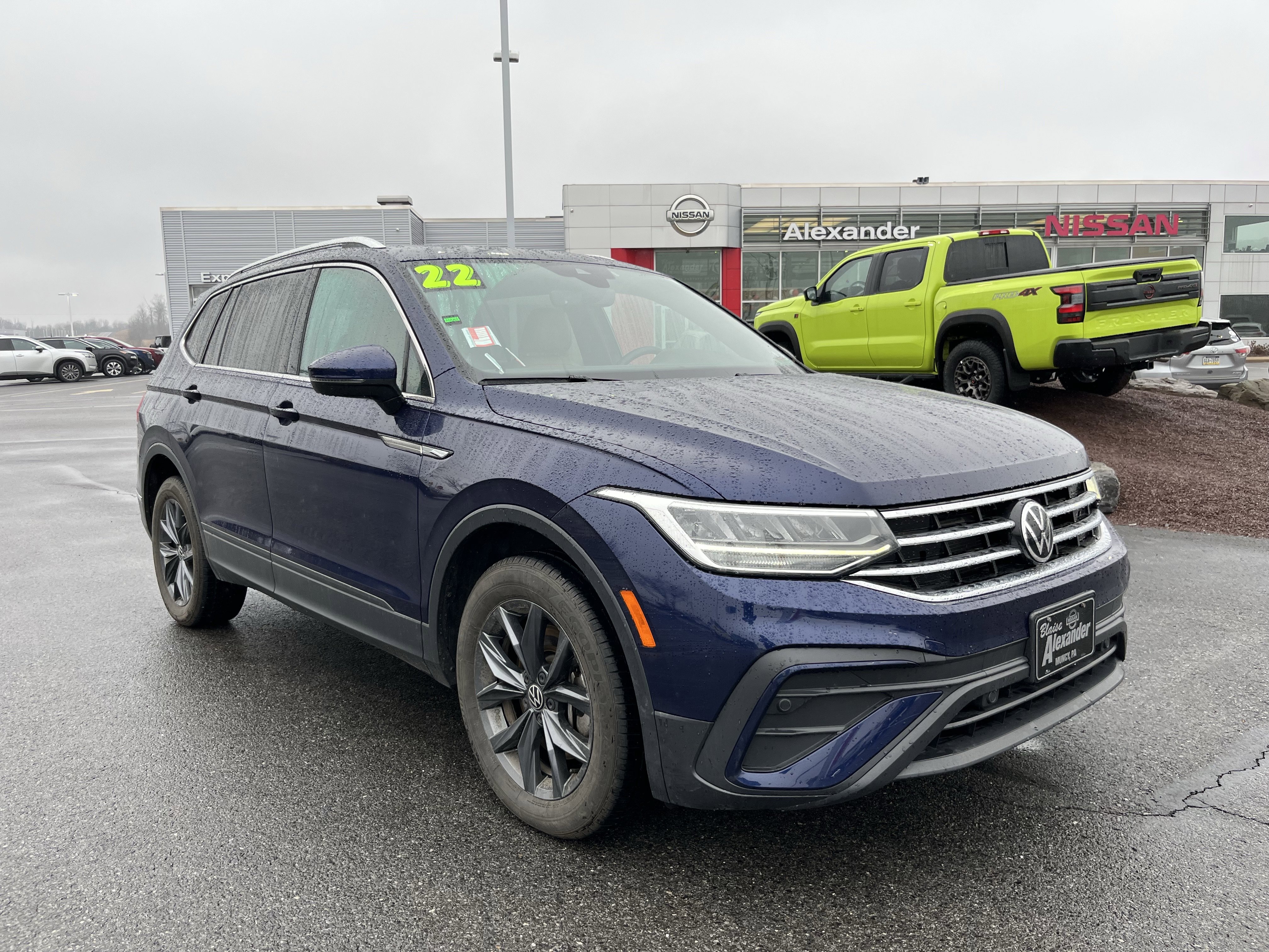 Used 2022 Volkswagen Tiguan SE AWD/4WD image 1