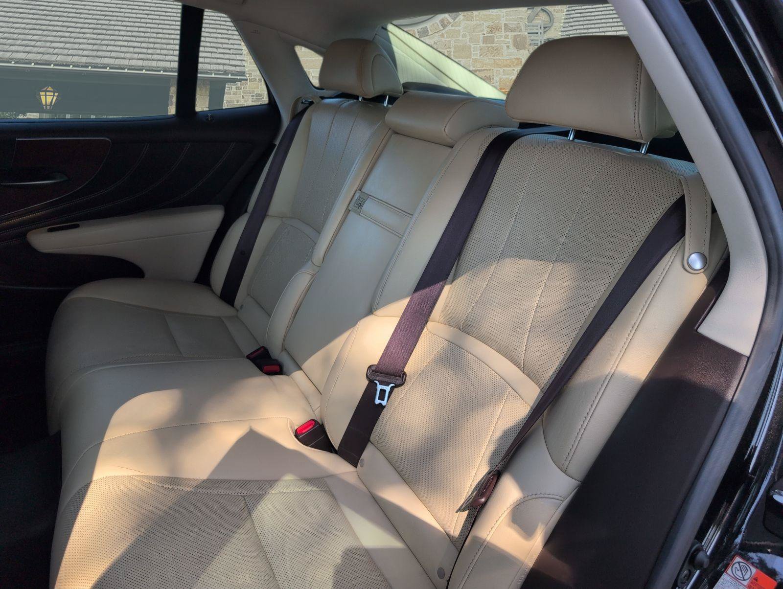 Certified 2020 Lexus LS 500 w/ Accessory Package (Z2) RWD image 18