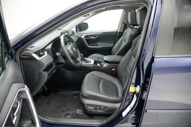 Used 2021 Toyota RAV4 XLE Premium AWD/4WD image 7