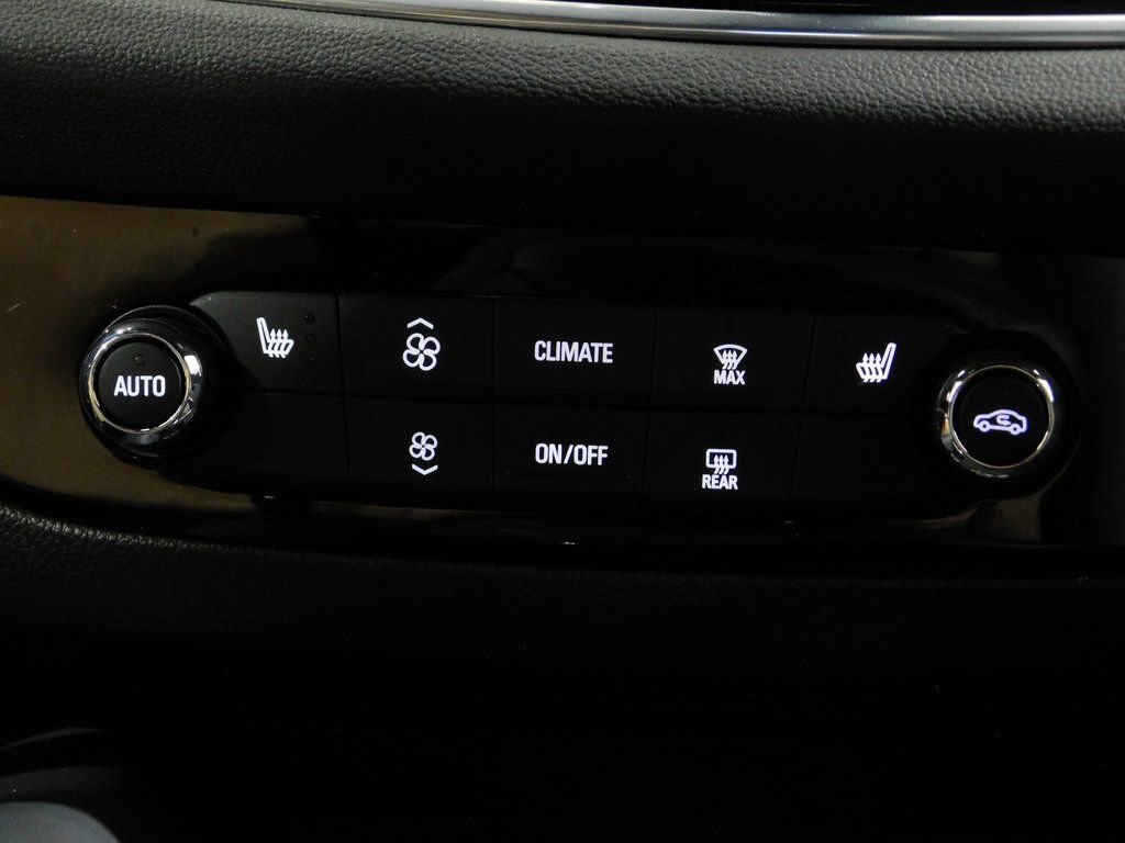 Used 2024 Buick Enclave Essence image 43