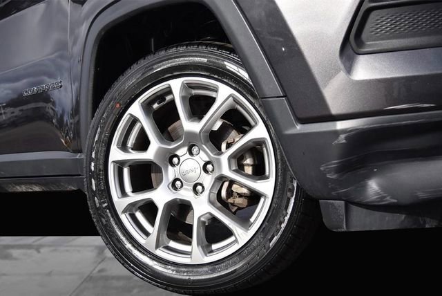 Used 2022 Jeep Compass Latitude w/ Sun and Sound Group image 3