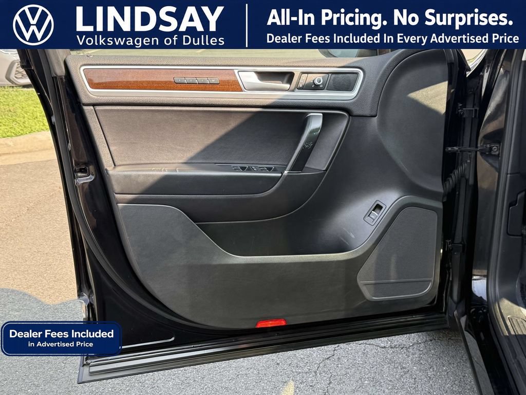 Used 2016 Volkswagen Touareg TDI AWD/4WD image 9