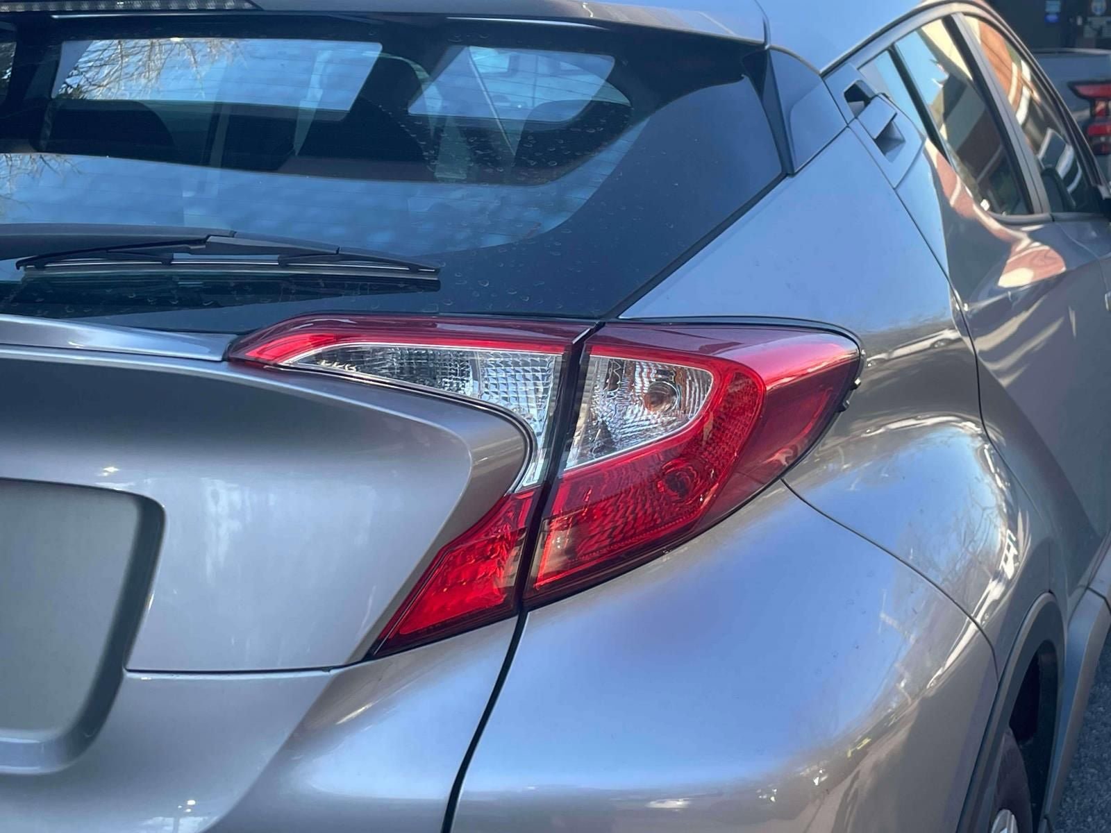 Used 2019 Toyota C-HR XLE image 9