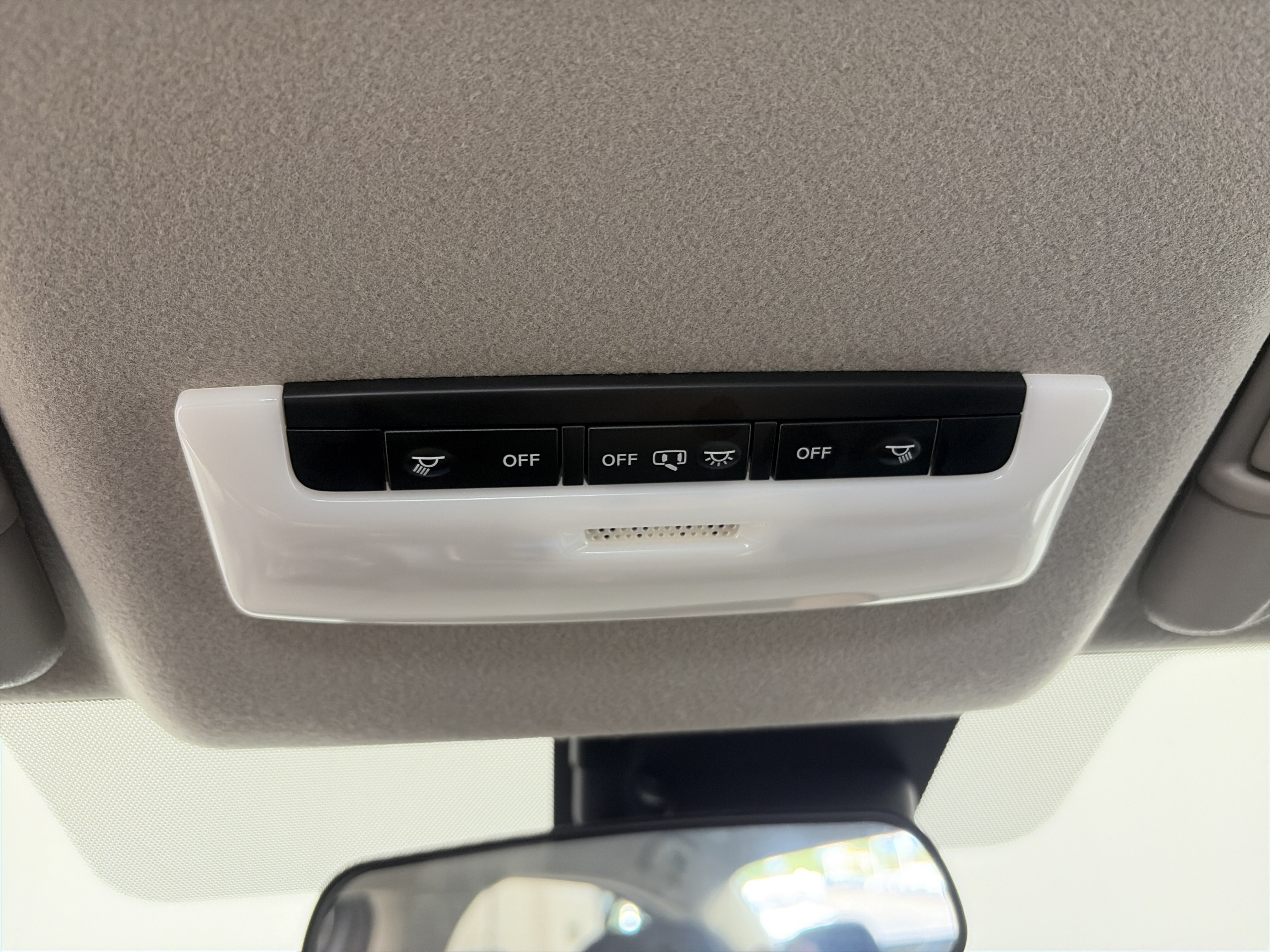 Used 2025 Nissan Versa SV w/ Trunk Package FWD image 29
