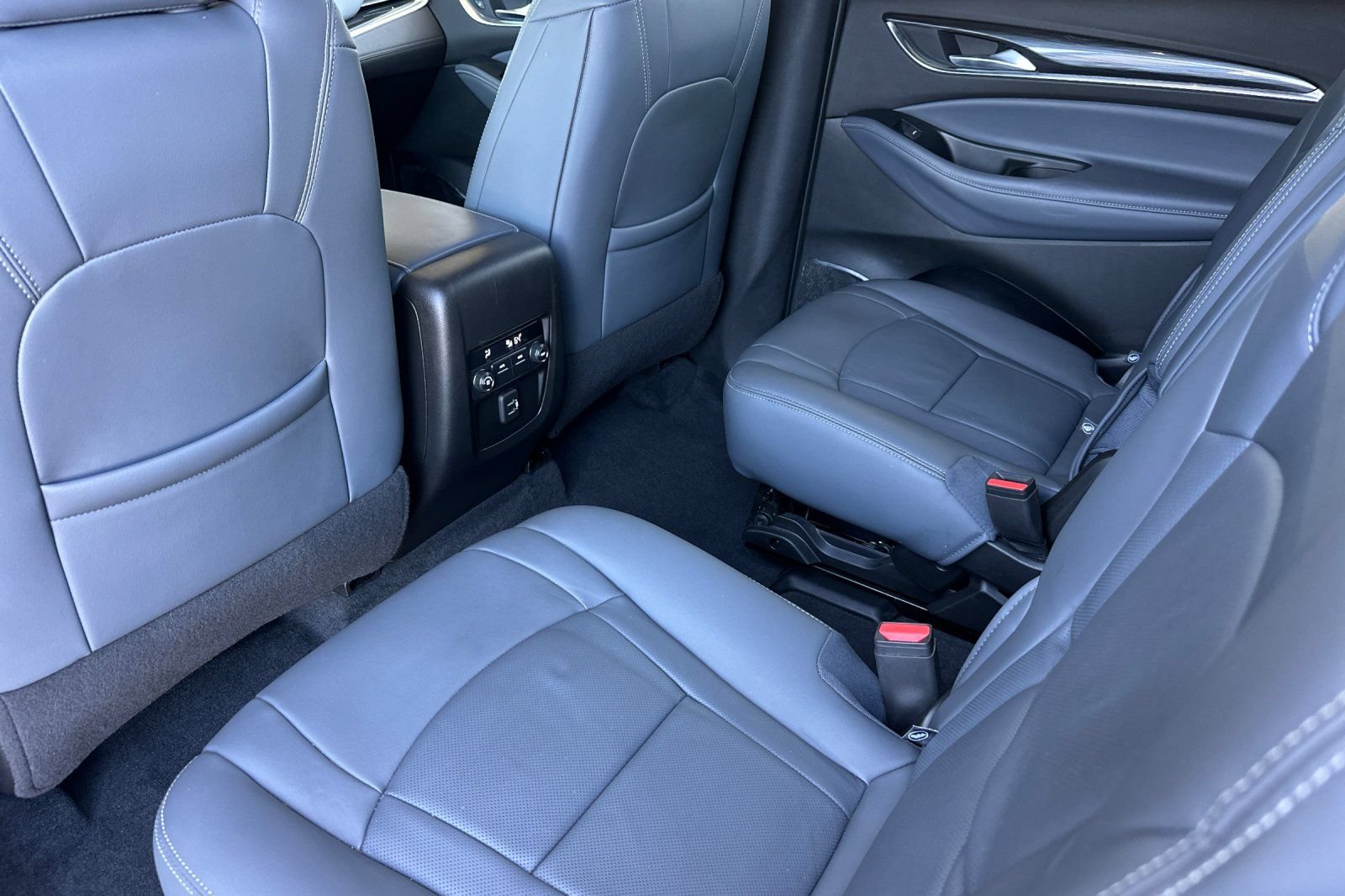 Used 2023 Buick Enclave Essence FWD image 14