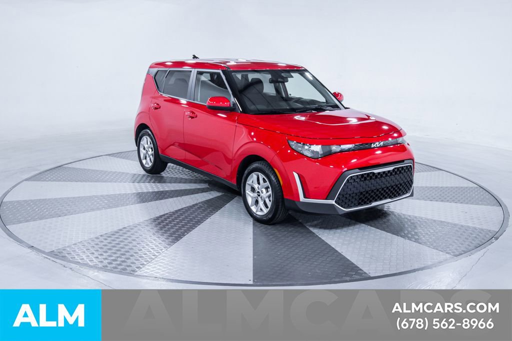 Used 2025 Kia Soul LX w/ LX Technology Package FWD image 14