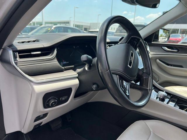 Used 2022 Jeep Grand Cherokee Overland AWD/4WD image 9