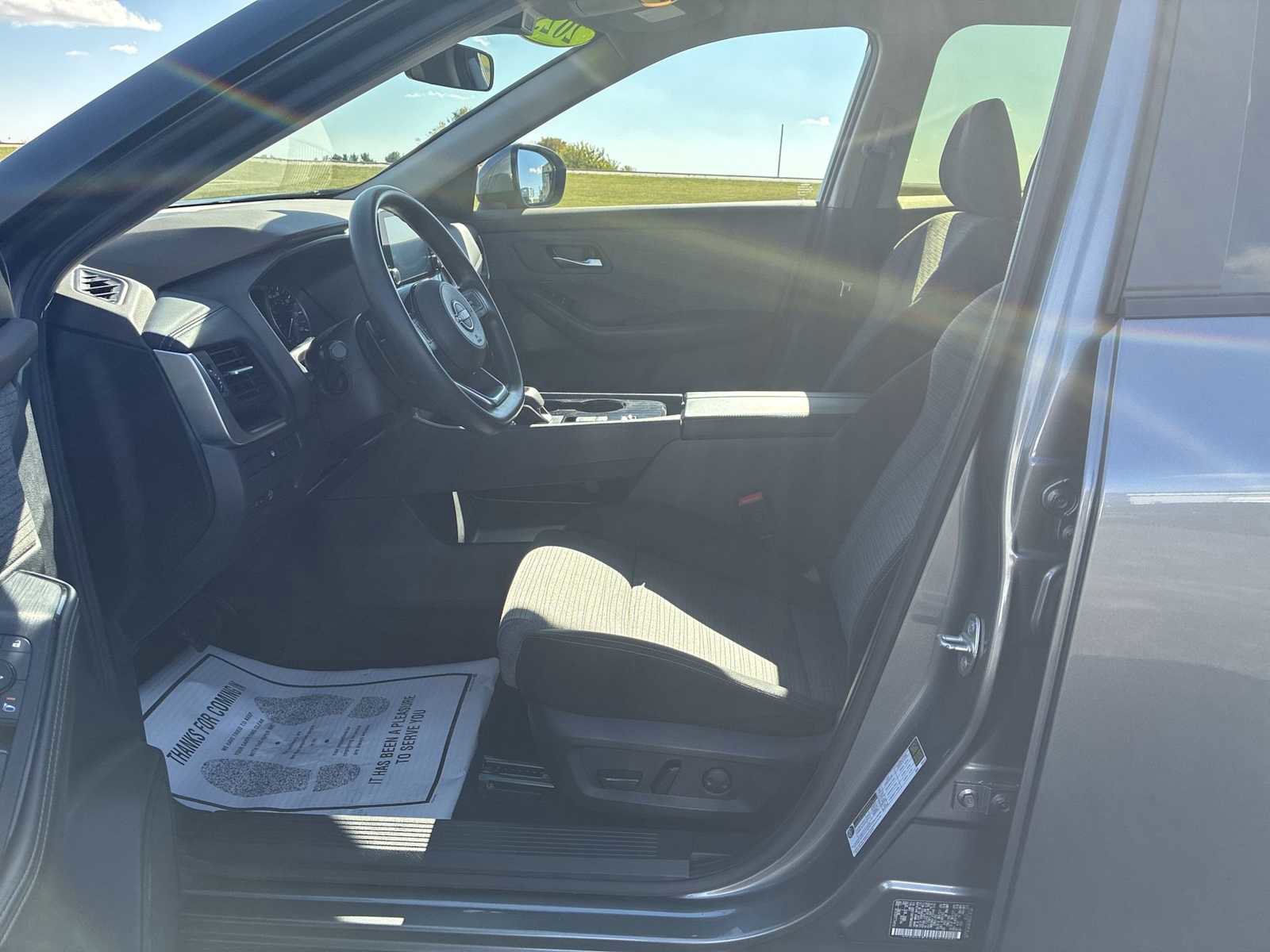 Used 2023 Nissan Rogue SV image 18