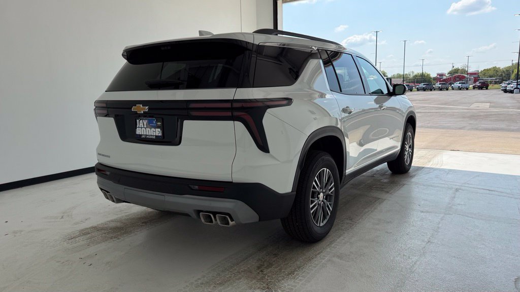 New 2027 Chevrolet Traverse LT w/ Driver Confidence Package FWD image 23