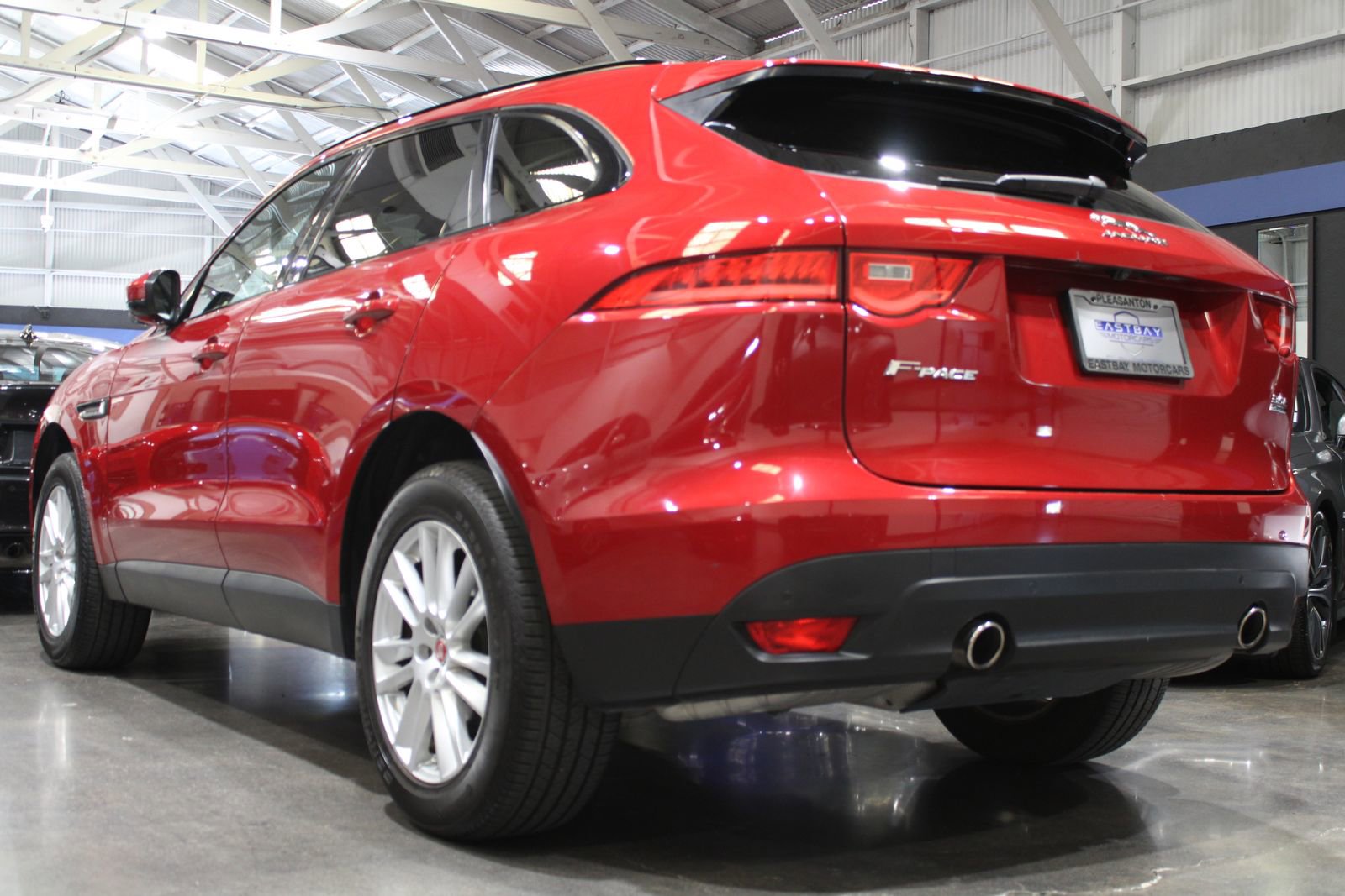 Used 2017 Jaguar F-PACE Prestige image 9