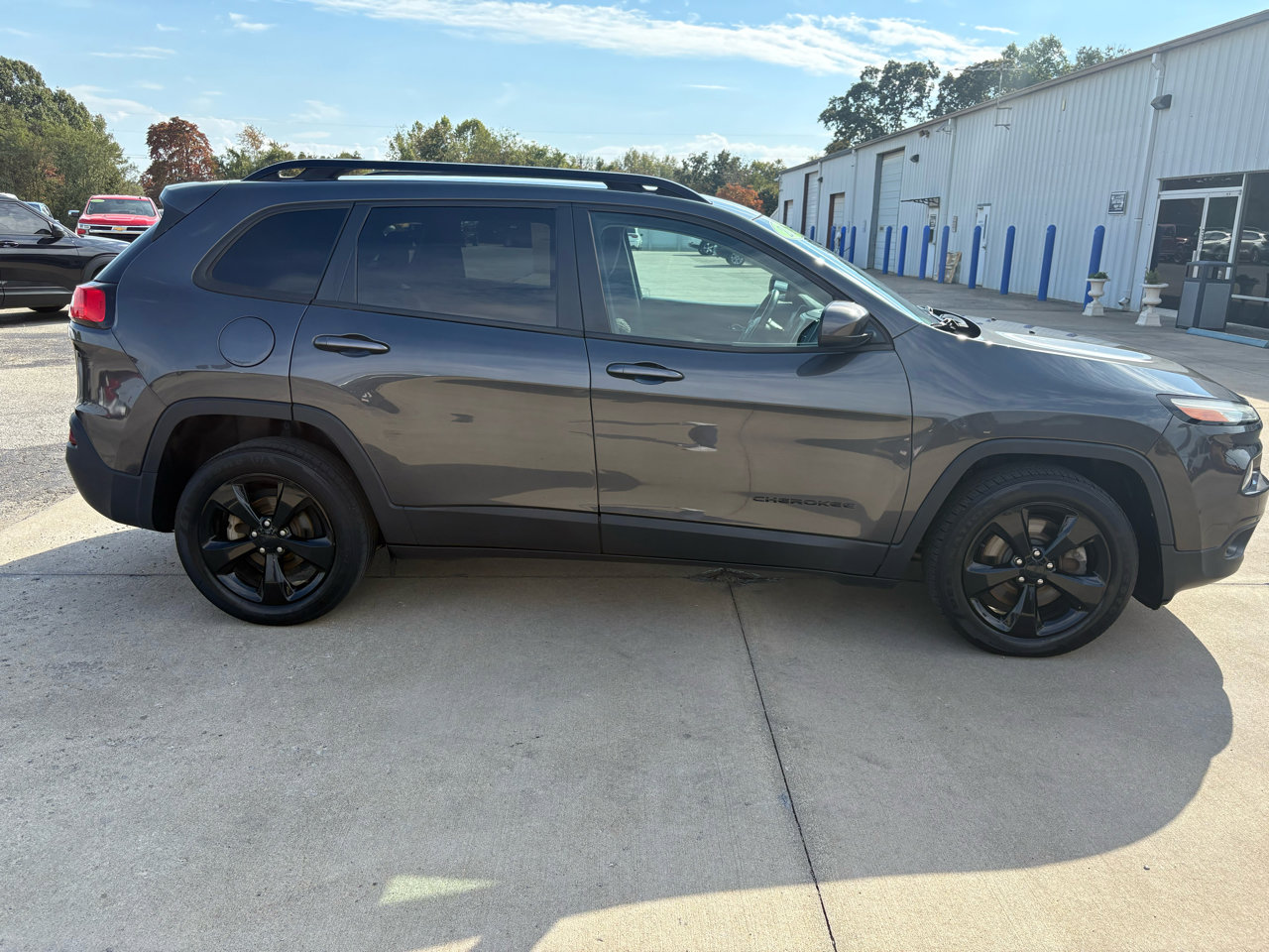 Used 2016 Jeep Cherokee Latitude image 3