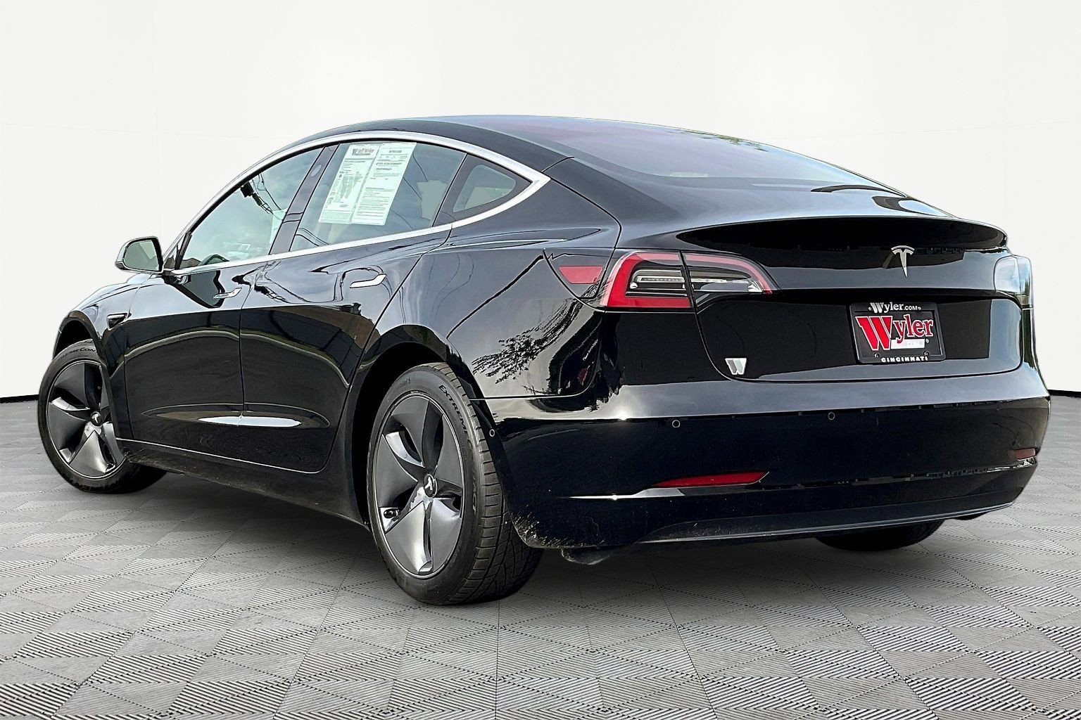 Used 2018 Tesla Model 3 Long Range RWD image 4