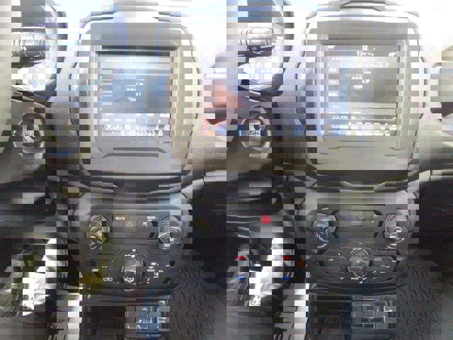 Used 2020 Jeep Renegade Latitude image 15