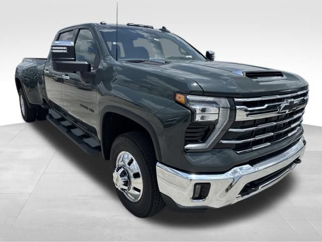 New 2026 Chevrolet Silverado 3500 LTZ w/ LTZ Convenience Package AWD/4WD image 4