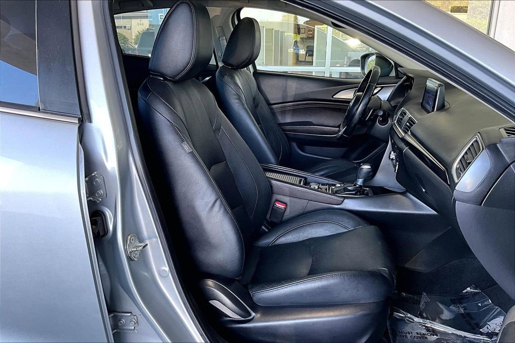Used 2018 MAZDA MAZDA3 Grand Touring w/ Premium Equipment Package FWD image 29