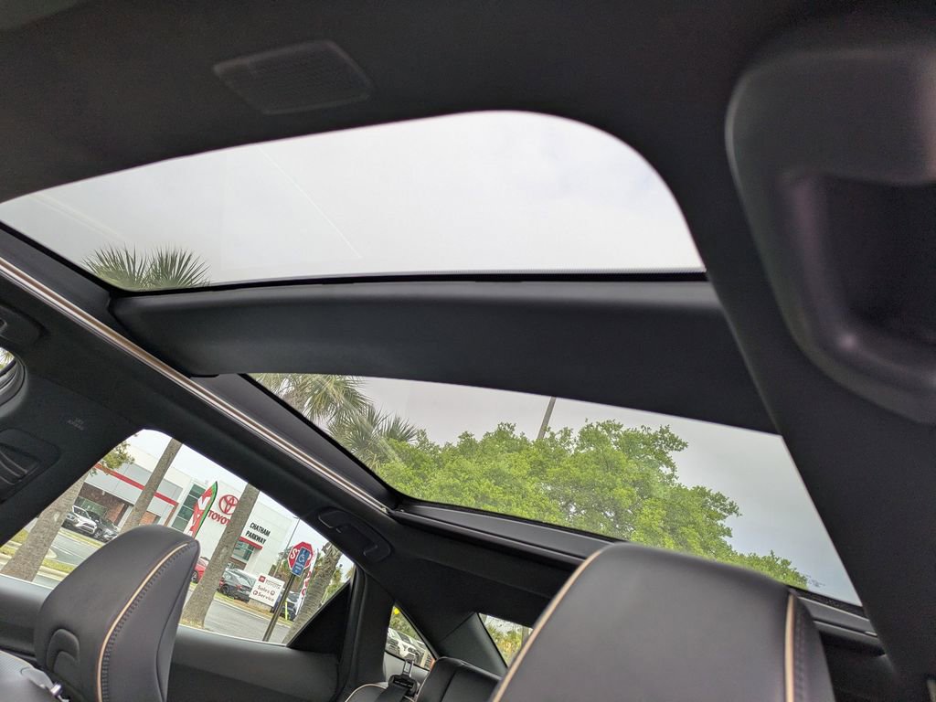 Used 2023 Toyota Crown Limited image 18