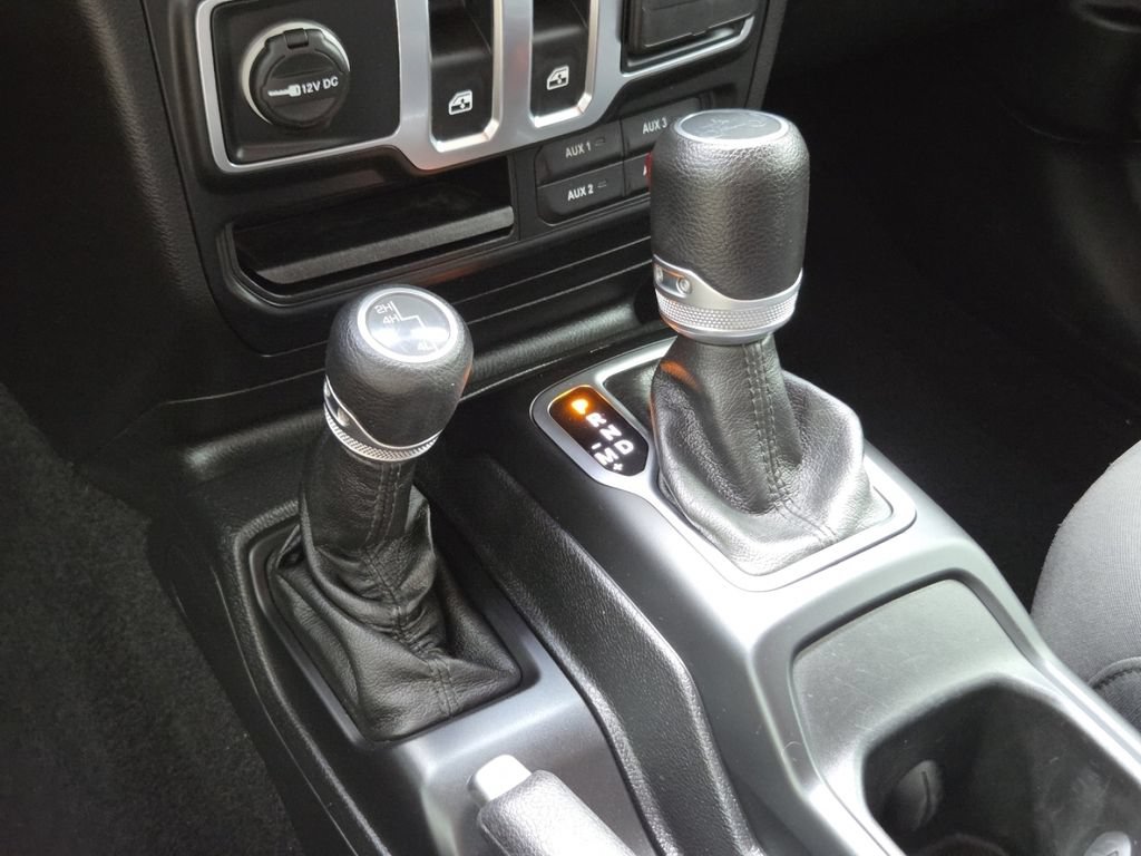 Used 2020 Jeep Wrangler Sport AWD/4WD image 33