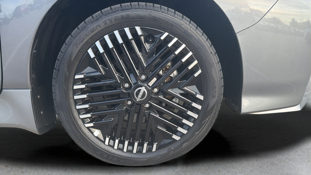 Certified 2025 Nissan Leaf SV Plus FWD image 25