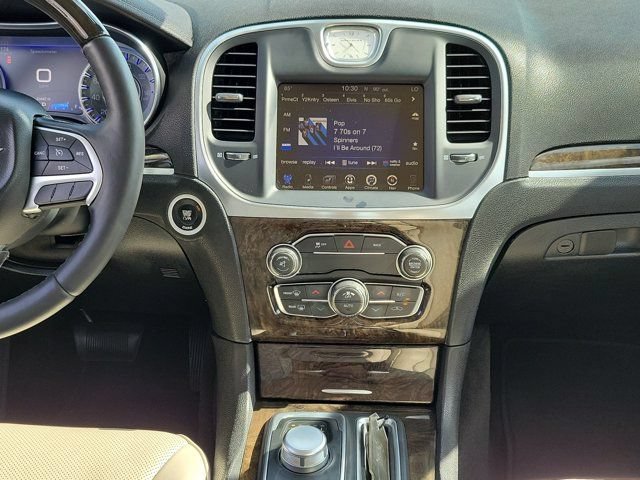 Used 2015 Chrysler 300 C RWD image 19